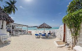 Peter Pan Beach Lodge  2*